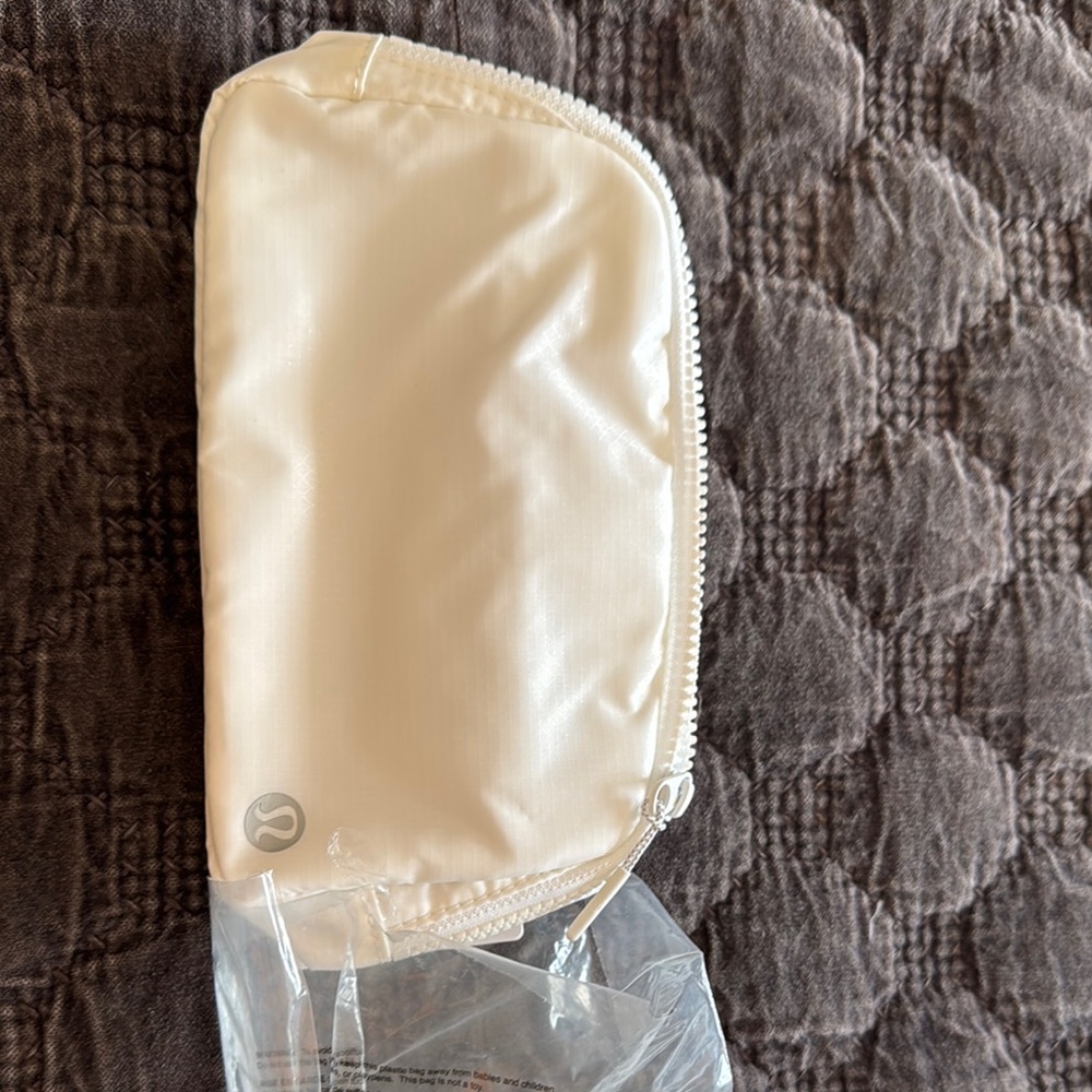 Lululemon Everywhere Belt Bag